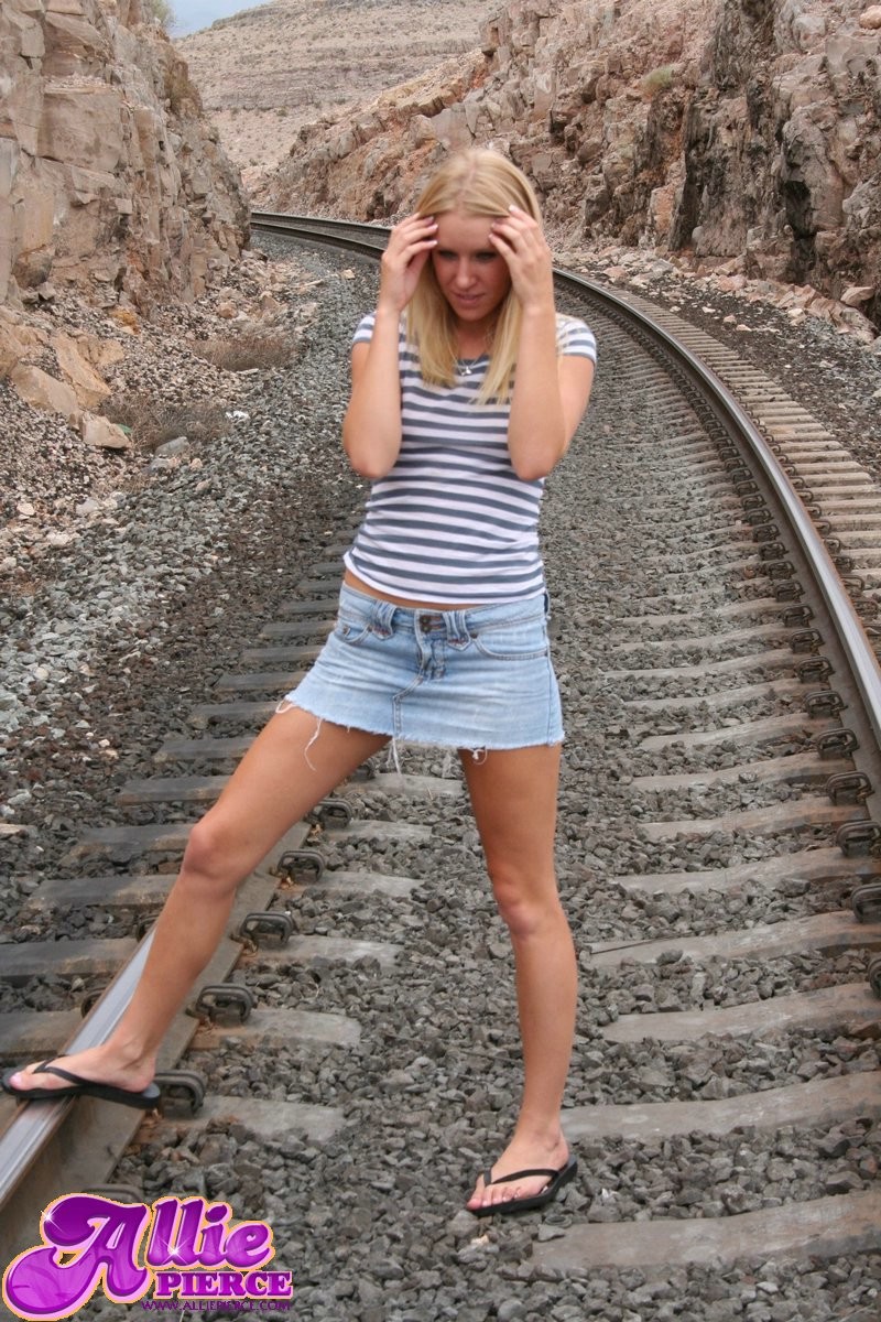 Naked Allie Pierce, Free Nude Picure of Allie Pierce