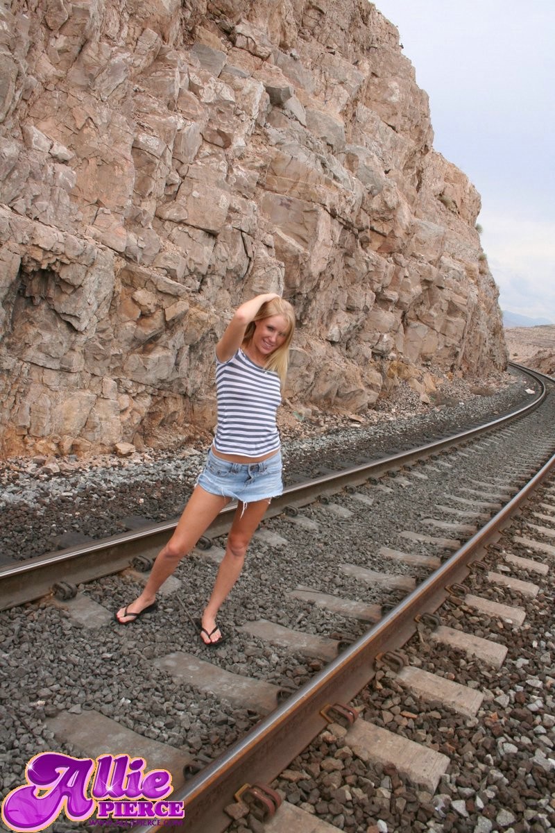 Naked Allie Pierce, Free Nude Picure of Allie Pierce