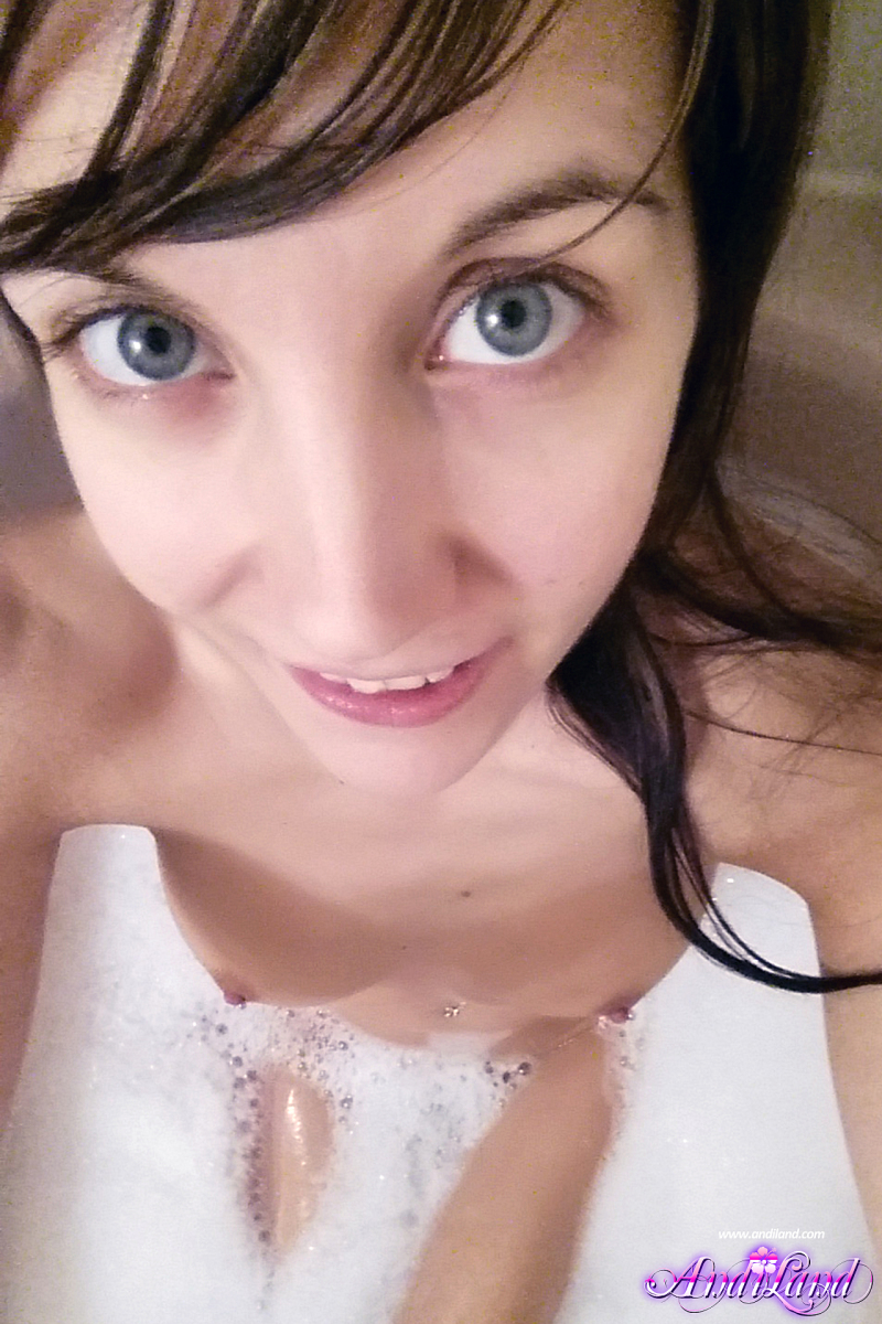 Candid Bath / Andi Land Free Teen Sex