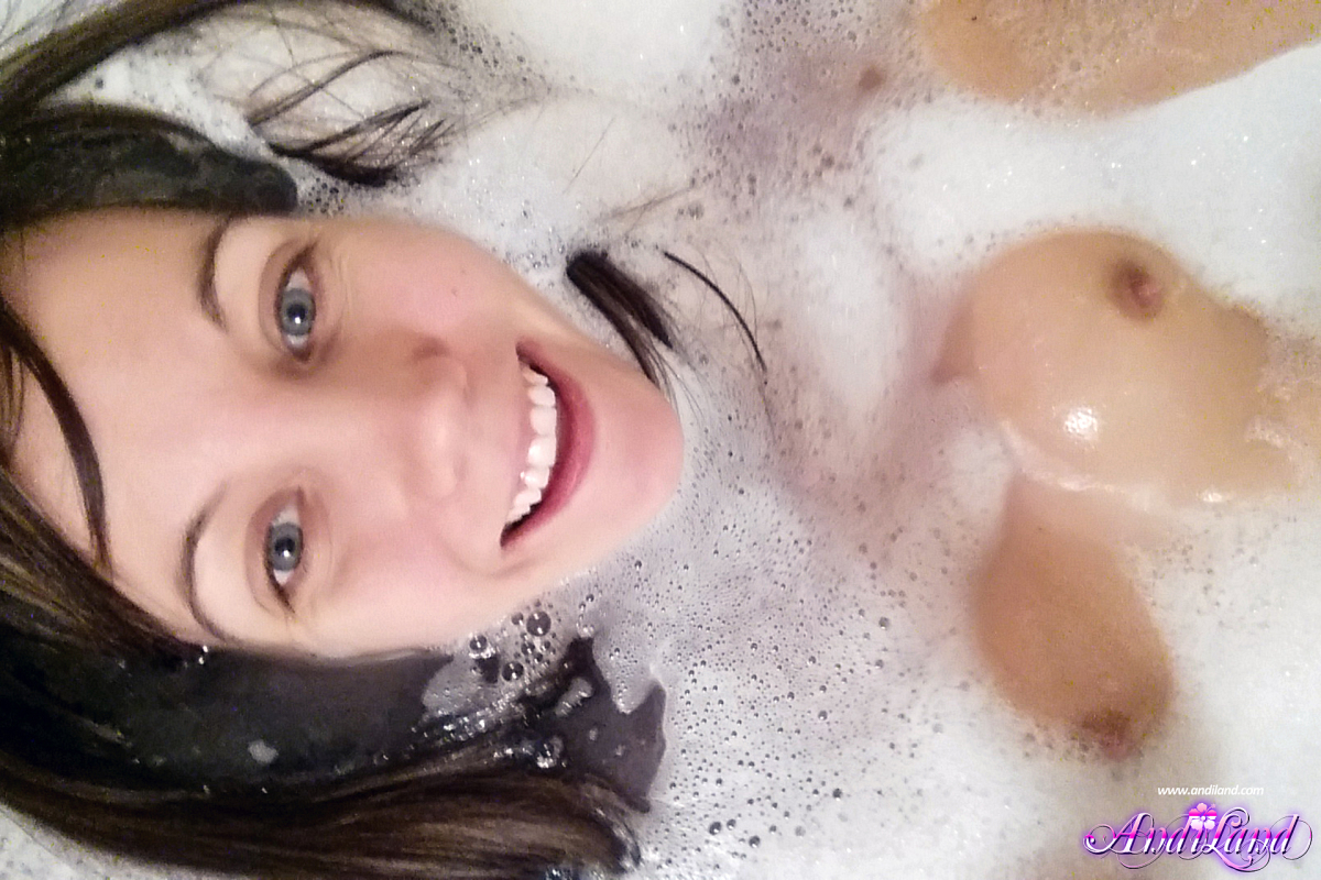Candid Bath / Andi Land Free Teen Sex