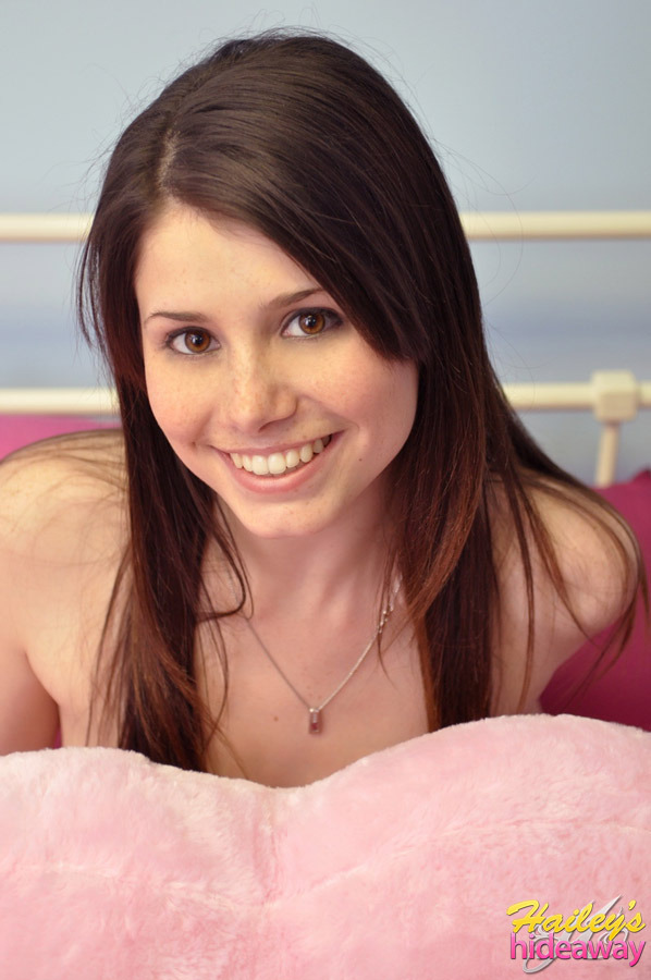Naked Haileys Hideaway, Free Nude Picure of Haileys Hideaway