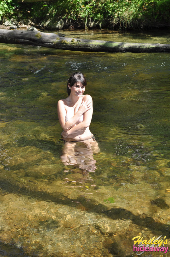 Naked Haileys Hideaway, Free Nude Picure of Haileys Hideaway