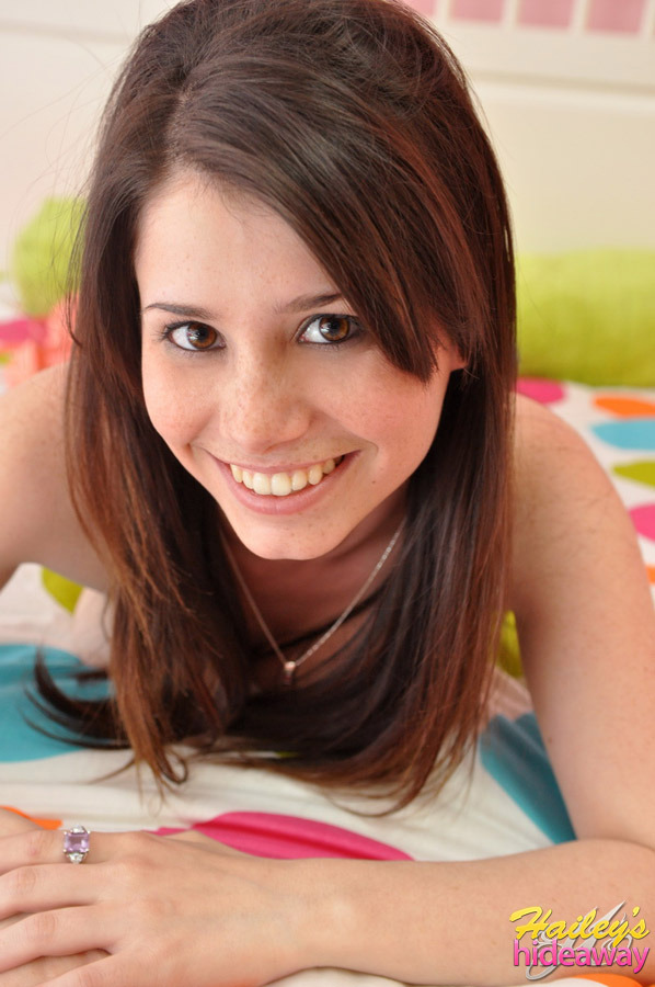 Naked Haileys Hideaway, Free Nude Picure of Haileys Hideaway