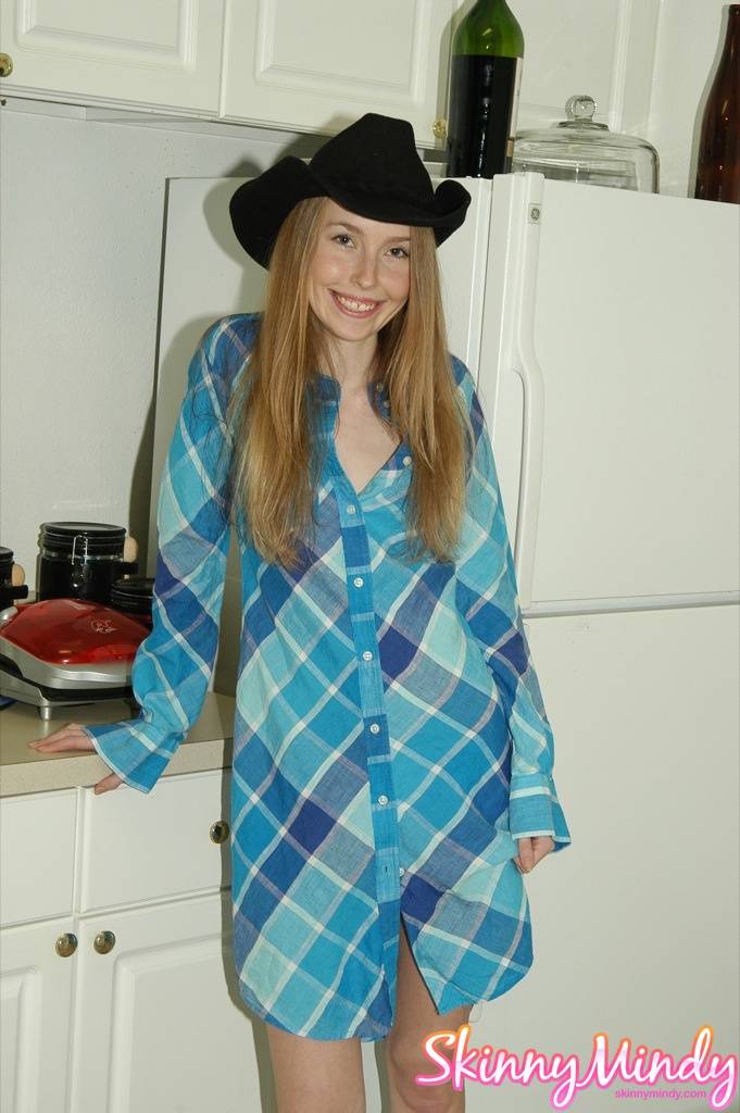 Naked Skinny Mindy, Free Nude Picure of Skinny Mindy