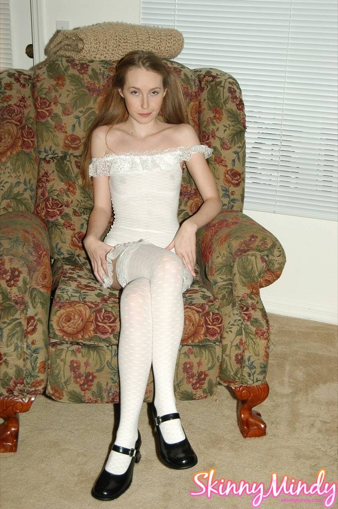 Naked Skinny Mindy, Free Nude Picure of Skinny Mindy