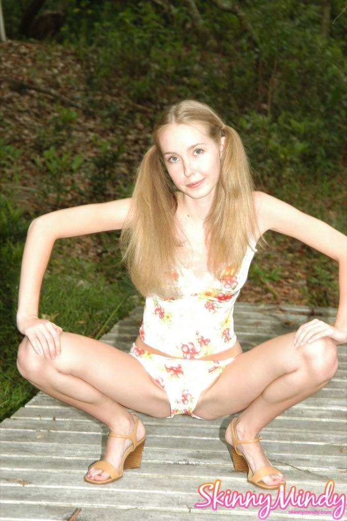 Naked Skinny Mindy, Free Nude Picure of Skinny Mindy