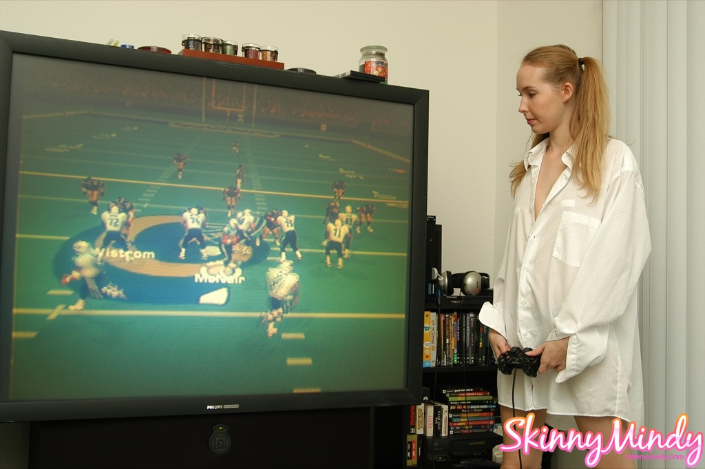 Naked Skinny Mindy, Free Nude Picure of Skinny Mindy