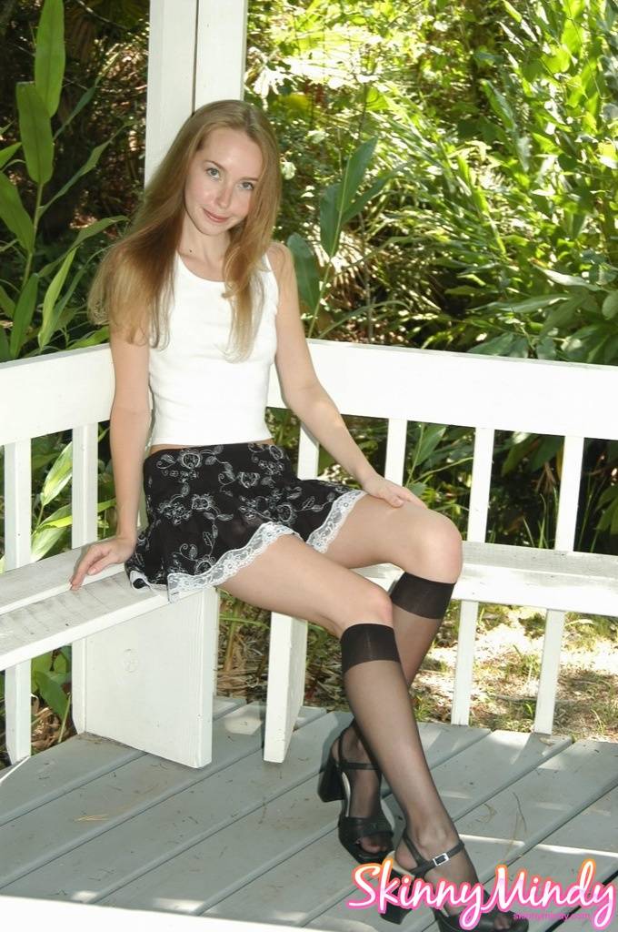 Naked Skinny Mindy, Free Nude Picure of Skinny Mindy