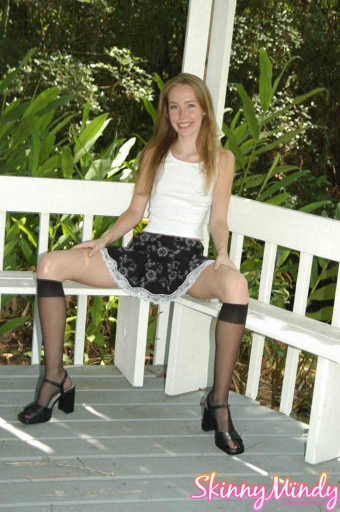 Naked Skinny Mindy, Free Nude Picure of Skinny Mindy