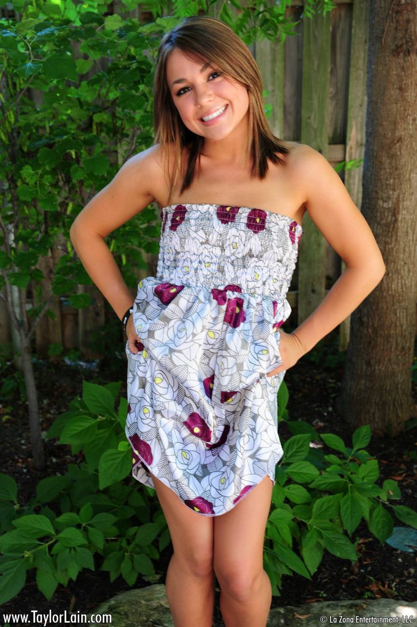 Naked Taylor Lain, Free Nude Picure of Taylor Lain